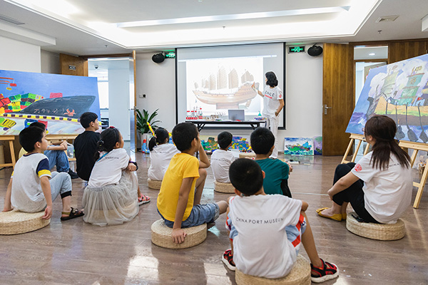 x老师讲解郑和下西洋与哥伦布大航海之间对比知识.jpg