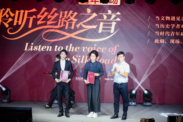 聘请非遗南音代表性传承人蔡雅艺和青年作曲家柴昀喆为港博丝路文化传播音乐使者1.jpg